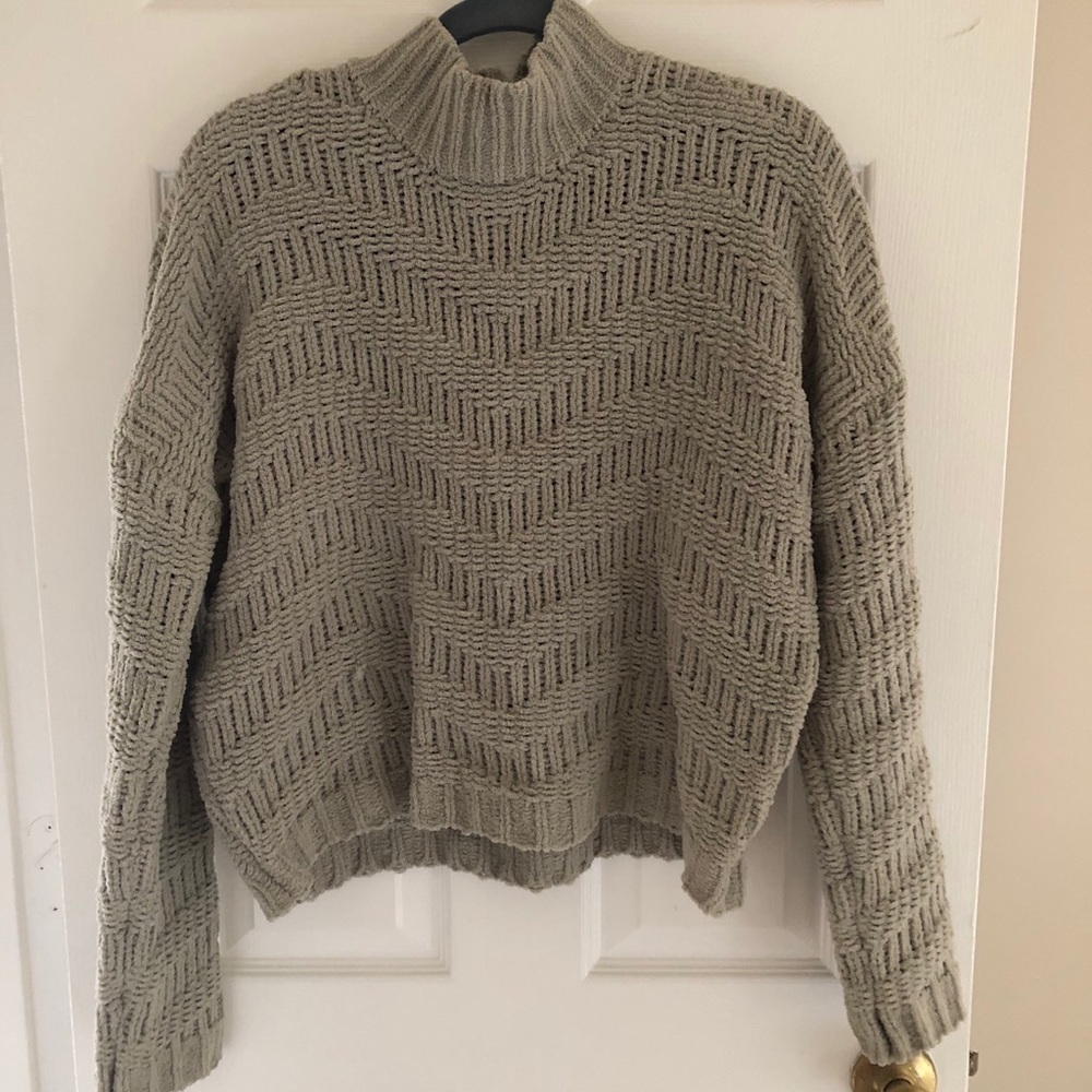 Sea foam blue/gray cropped sweater